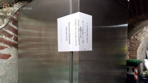 Garbatella, chiuso ristorante: trovati scarafaggi nel magazzino
